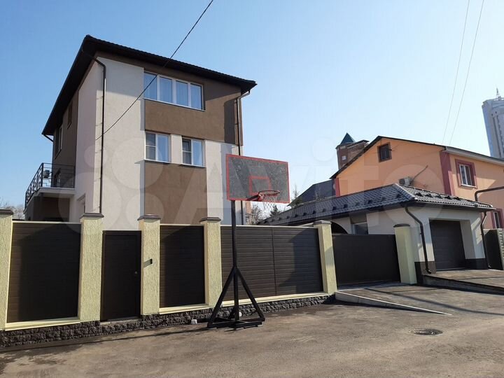 Коттедж 210 м² на участке 6,7 сот.