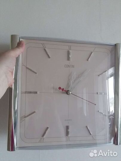 Часы настенные и картина