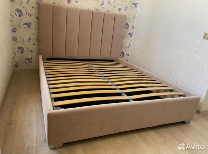 Кровать