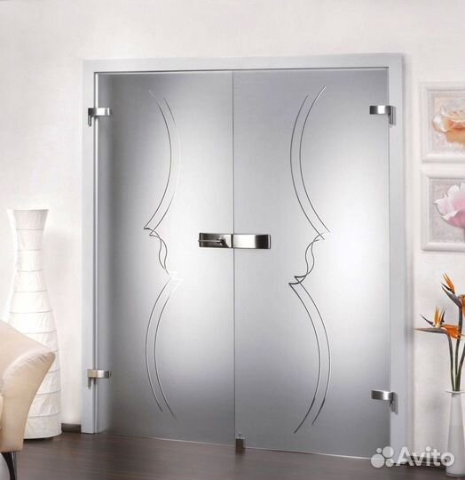 Стеклянная дверь