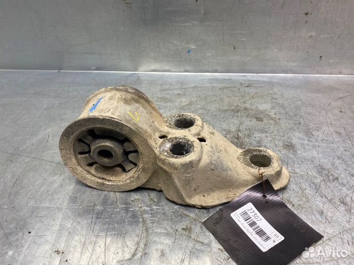 Сайлентблок задней балки левый Volkswagen Passat