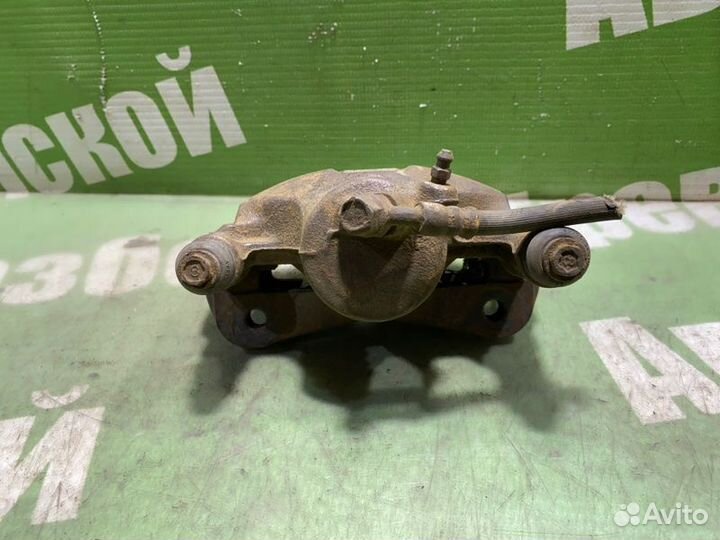 Суппорт тормозной передний правый Toyota Caldina