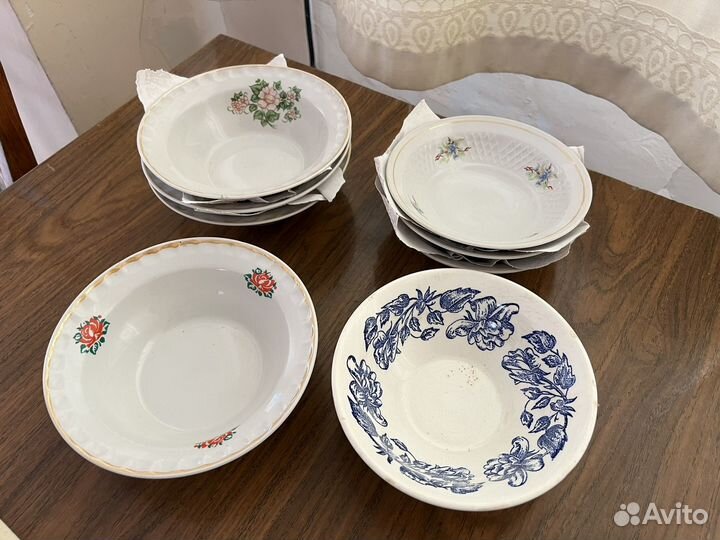 Тарелки кружки стаканы