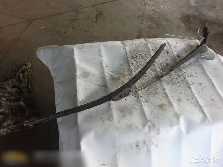 Поводок стеклоочистителя передний правый Hyundai G