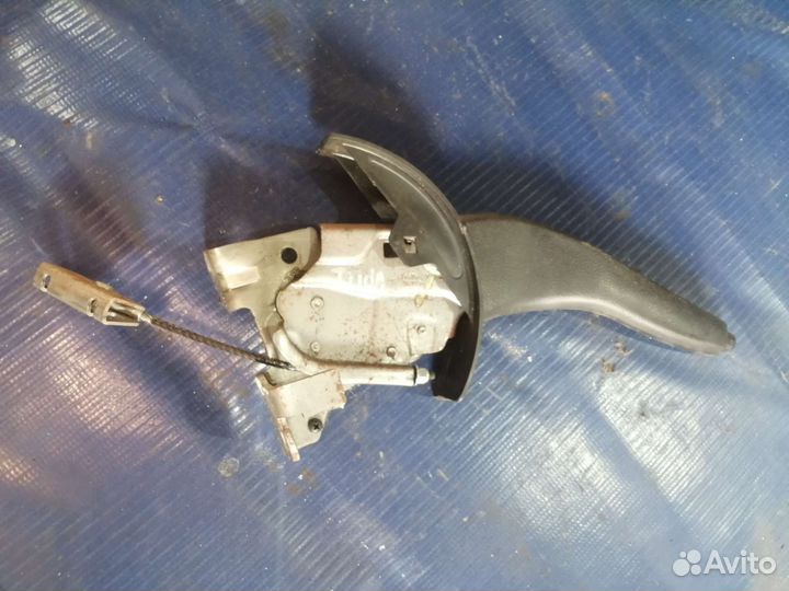 Ручник Nissan Tiida