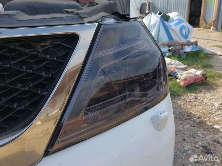 Nissan Patrol Y62 Фара левая