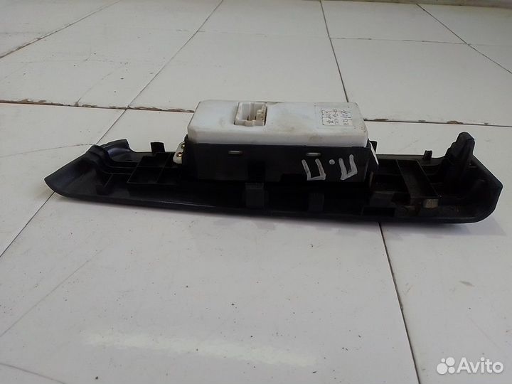 Кнопка стеклоподъемника передняя правая