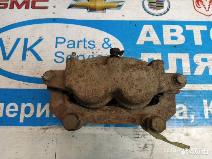 Суппорт передний правый Grand Cherokee WK 05-10