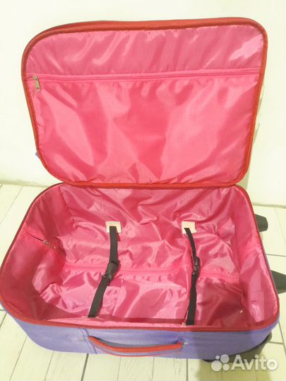 Продам детский чемодан