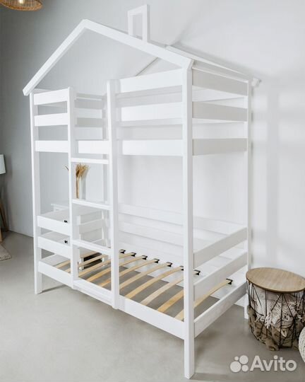 Двухъярусная кровать из массива