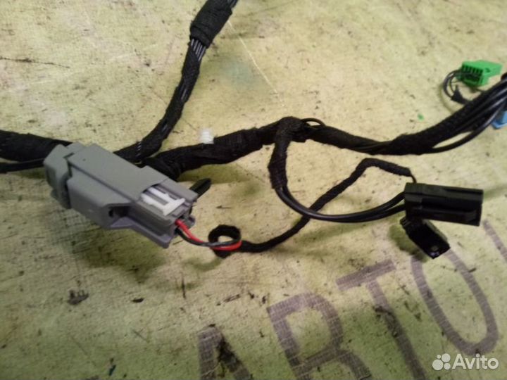 Коса обшивки двери передняя правая Land Rover