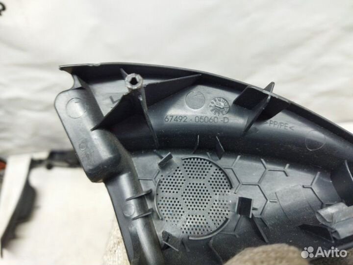 Крышка зеркала внутренняя передняя левая Toyota