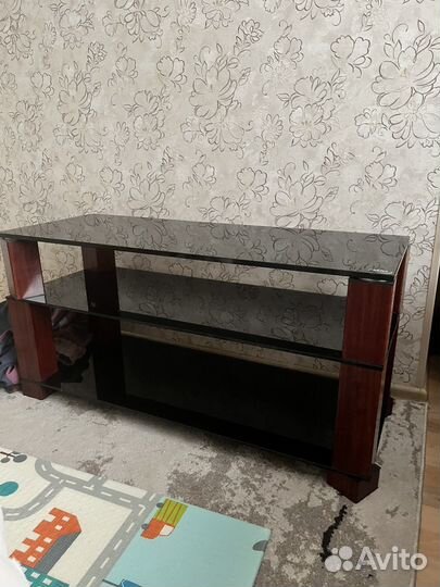 Стеклянная тумба под телевизор