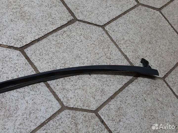 Уплотнитель двери Рено Дастер