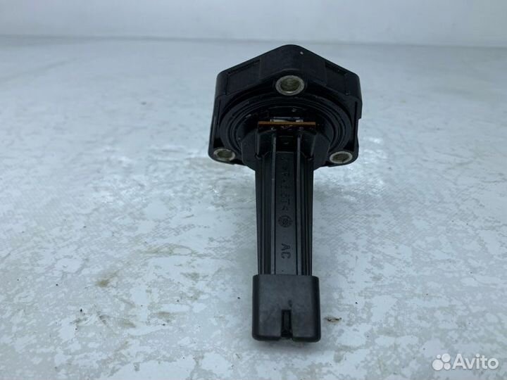 Датчик уровня масла Volkswagen Amarok 2.0 TDI