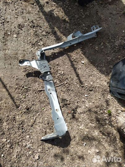 Toyota rav 4 левый кронштейн телевизора