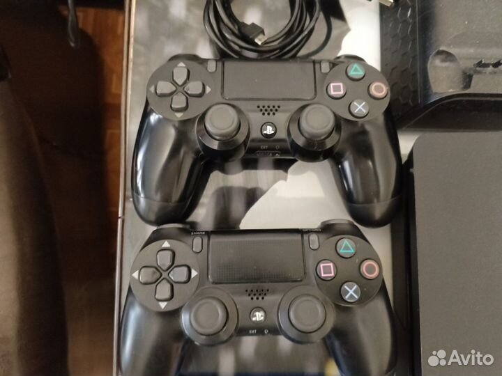 Игровая приставка ps4