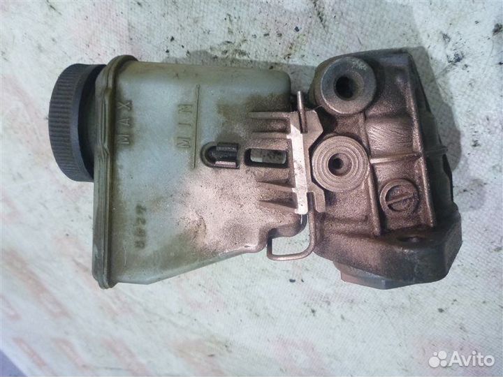 Главный тормозной цилиндр Mazda Xedos 6 седан 2.0