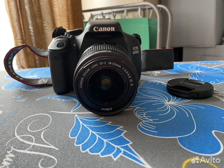 Зеркальный фотоаппарат canon eos 600D