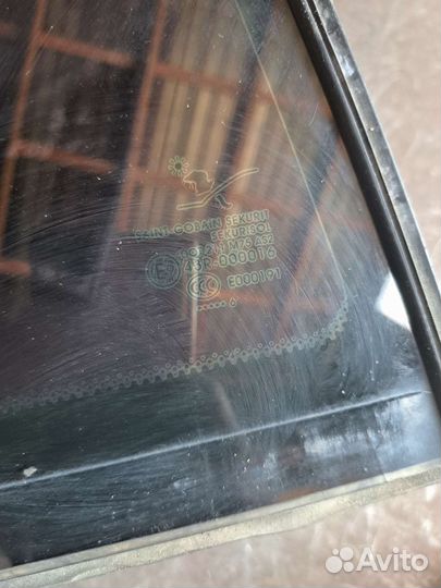 Форточка двери Cadillac bls