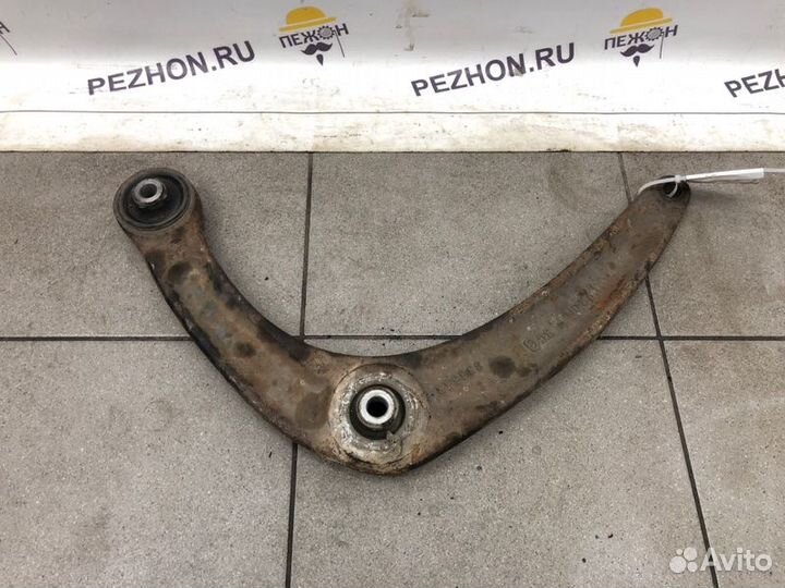 Рычаг передний левый Peugeot 308 хэтчбек 5 дв. 1.6