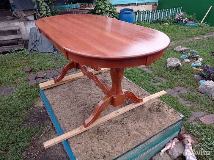 Стол обеденный