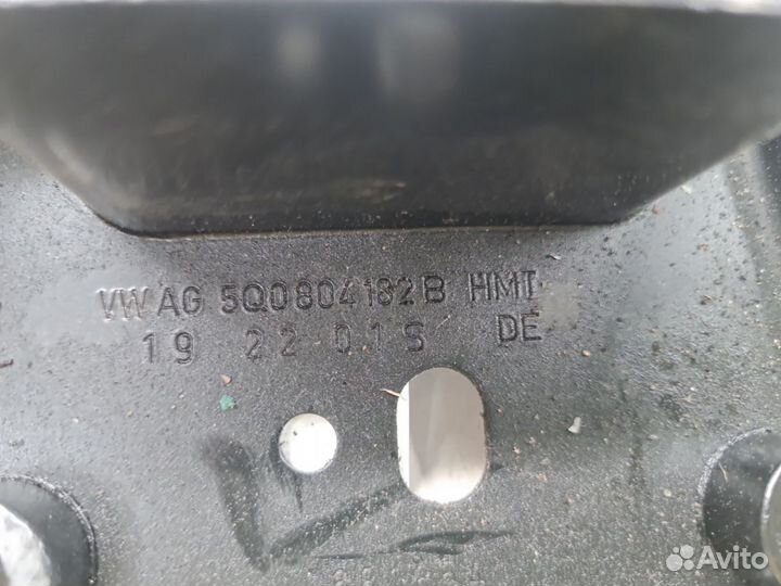 Кронштейн усилителя переднего бампера правый Volks