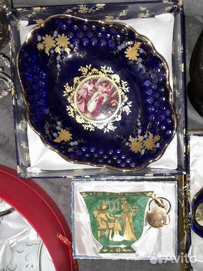 Сервиз, вазочки, кувшин, фляжки, ложечки (посуда)