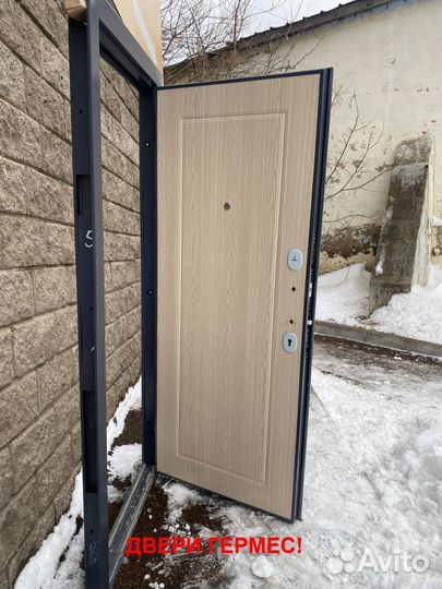 Металлическая входная дверь с установкой в подарок
