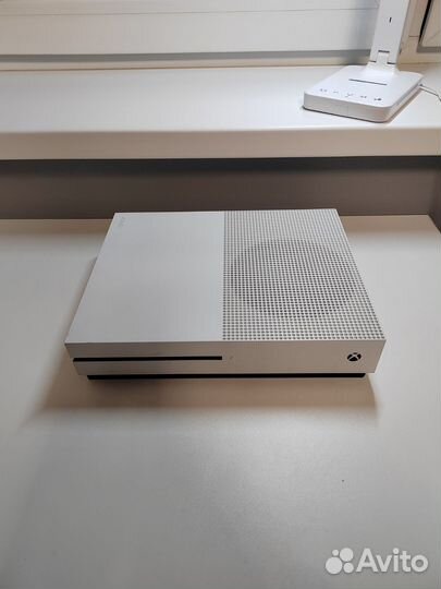 Xbox one s 1 геймпада 1tb