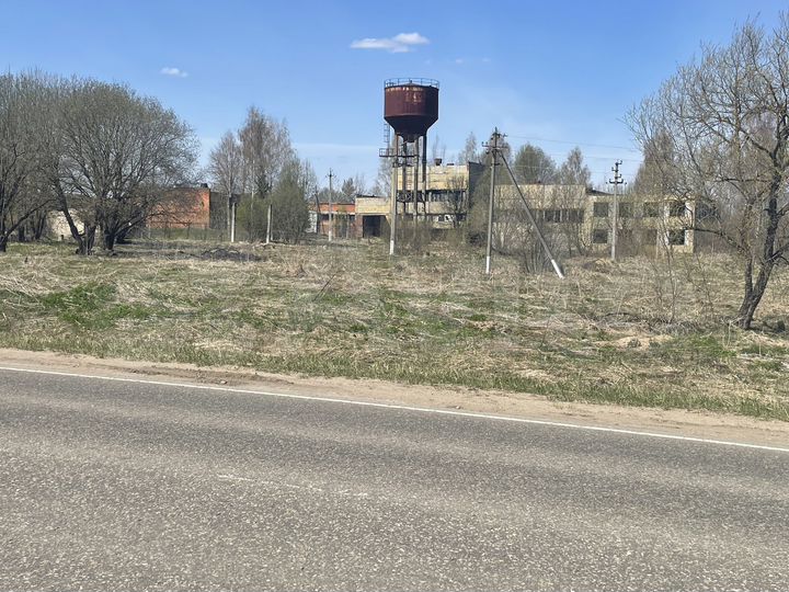 Здание, 1048.3 м²