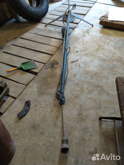 Лампа на штативе