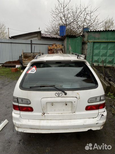 Toyota corolla 2000год