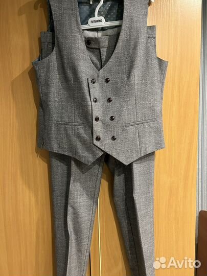 Строгий костюм мужской