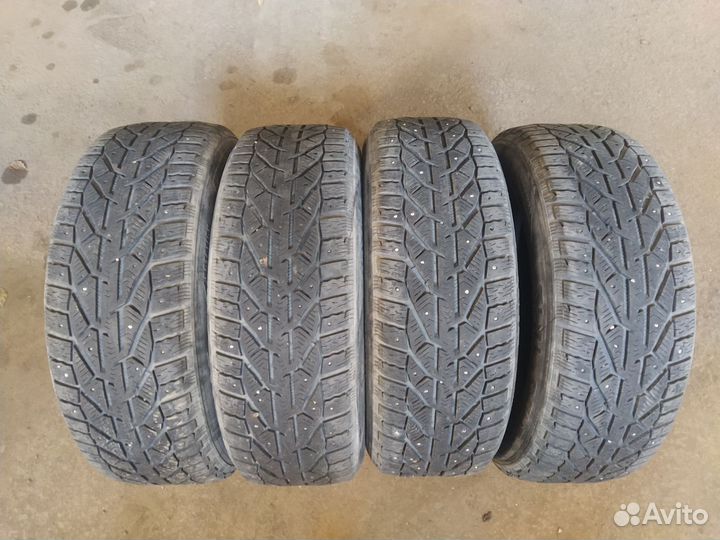 Kormoran SUV Stud 215/65 R16 102T