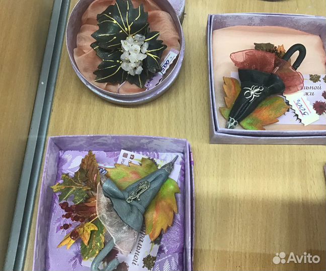 Броши - заколки из кожи с драгоценными и полудраго