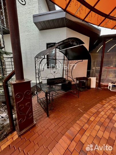 Мангал с крышей