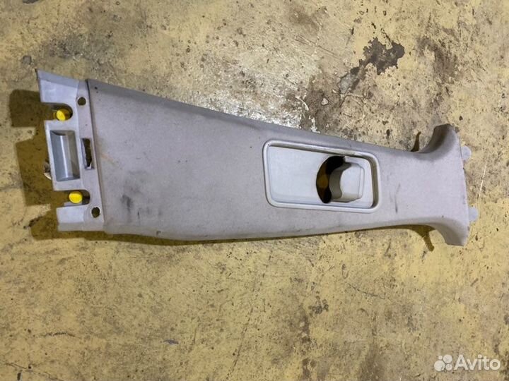 Обшивка салона правая Land Rover Discovery 3 L319