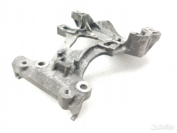 Кронштейн компрессора кондиционера Honda Stepwgn