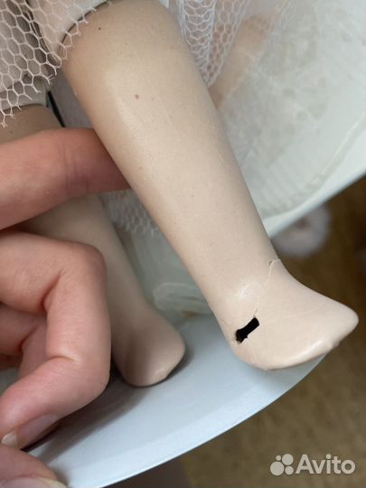 Кукла фарфоровая