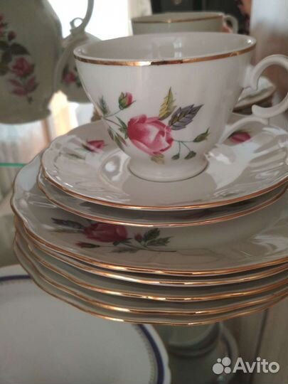 Сервиз Польша цмелюв с позолотой.Кофейник Рига