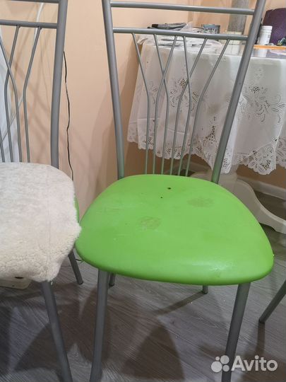 2 стула с небольшими деффектами