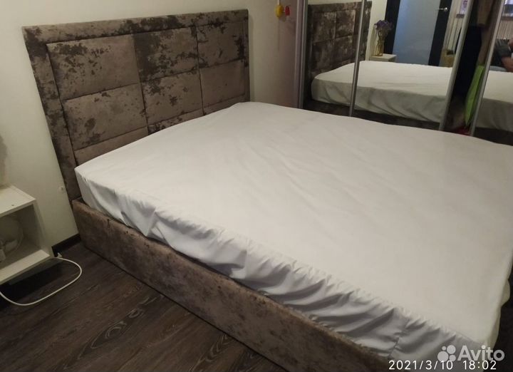 Кровать