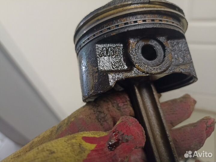 Поршни с шатунами 1.8 4G93 комплект