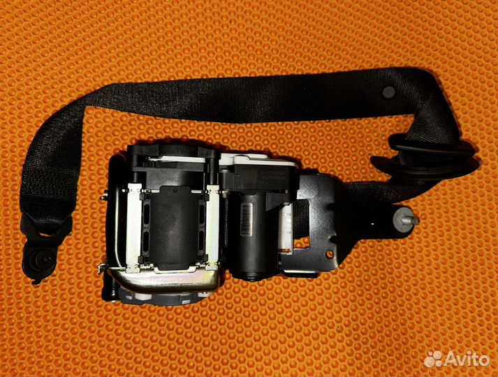 Ремень безопасности mercedes w204