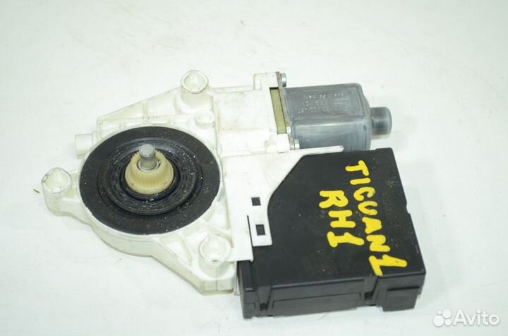 Моторчик стеклоподъемника передний правый