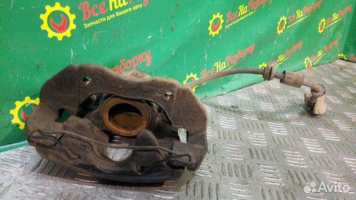 Суппорт передний правый Ford Focus 2 седан 1.6