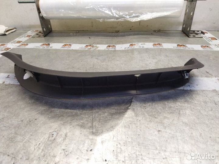 Обшивка двери багажника задняя левая Toyota