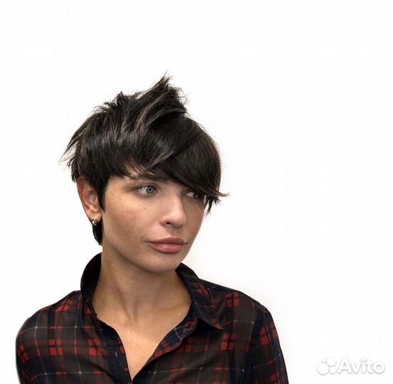 Модель на короткую стрижку