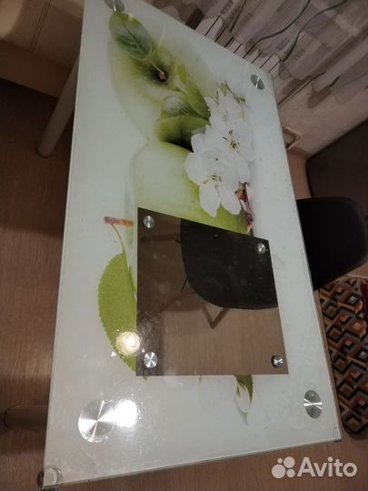 Кухонный стол